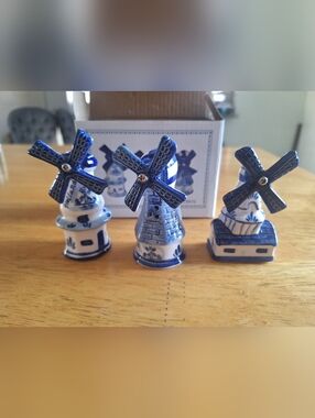 Blue & White Delft-Style Mini Windmill Set